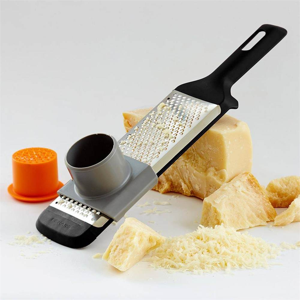 Râpe Avec Boîte Fiskars - Capacité 400ml - Pour Fromage, Légumes - Blanc/Orange