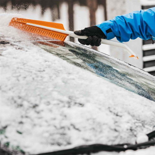 Brosse Avec Le Grattoir Pour La Voiture De Nettoyage De L'illustrati De  Neige Et De Glace Illustration de Vecteur - Illustration du traitement,  fond: 63208815