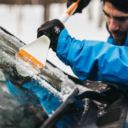 Brosse Avec Le Grattoir Pour La Voiture De Nettoyage De L'illustrati De  Neige Et De Glace Illustration de Vecteur - Illustration du traitement,  fond: 63208815