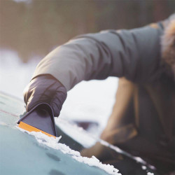 Grattoir à glace SolidTM pour voiture - FISKARS