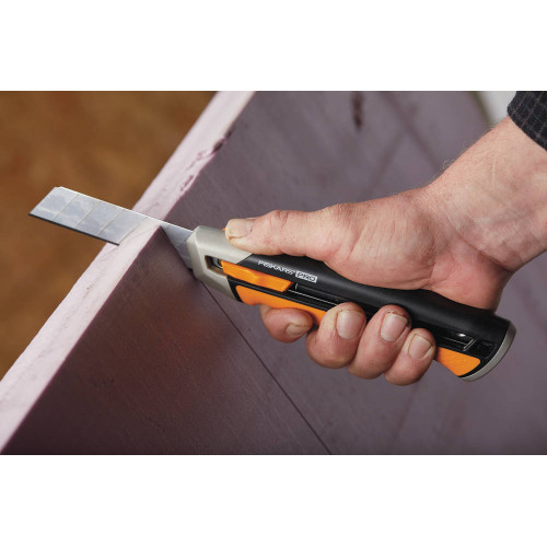 Cutter CarbonMax avec lames cassables 25mm - FISKARS