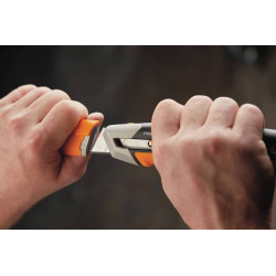 Cutter CarbonMax avec lames cassables 25mm - FISKARS