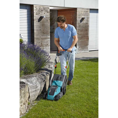 Tondeuse électrique PowerMax 1100/32 - coupe 32 cm - bac 30 l. - jusqu'à 300 m² - GARDENA