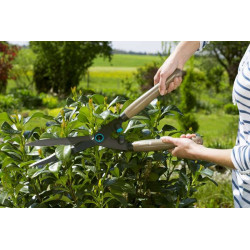 Cisaille à Haies NatureCut - FSC 100% - Lames ondulées anti-adhérentes - coupe : 23 cm - GARDENA