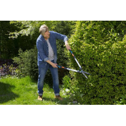 Cisaille à Haies télescopique TeleCut - lames ondulées anti-adhérentes - coupe : 25 cm - GARDENA