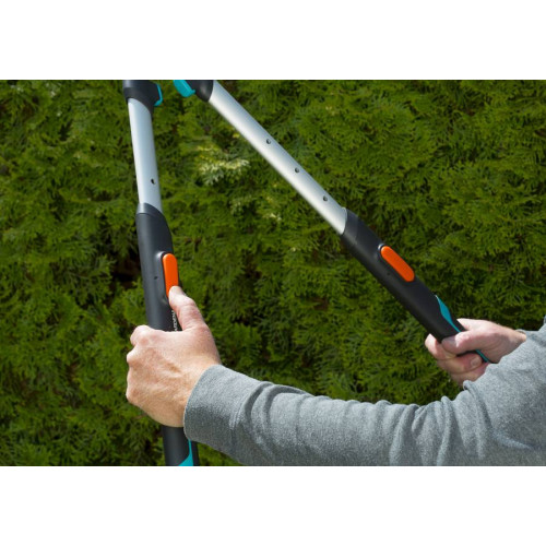 Cisaille à Haies télescopique TeleCut - lames ondulées anti-adhérentes - coupe : 25 cm - GARDENA