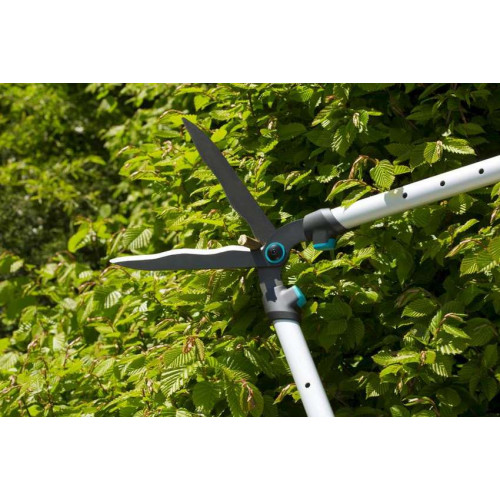 Cisaille à Haies télescopique TeleCut - lames ondulées anti-adhérentes - coupe : 25 cm - GARDENA