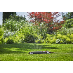 Arroseur oscillant AquaZoom M - arrosage 9 à 250 m² - portée 3 à 18 m - largeur 3 à 14 m - GARDENA