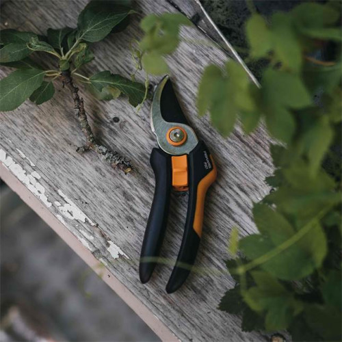 Fiskars Sécateur Solid à lame franche P321 - Ø 20 mm - poignée Fibe