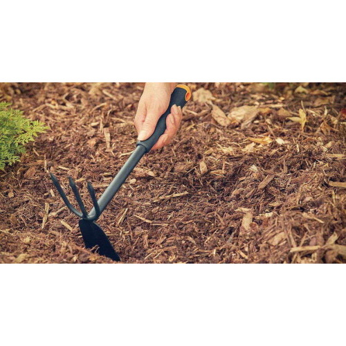 Serfouette Ergonomic - Tête acier - casser les mottes de terre, cultiver et désherber - FISKARS