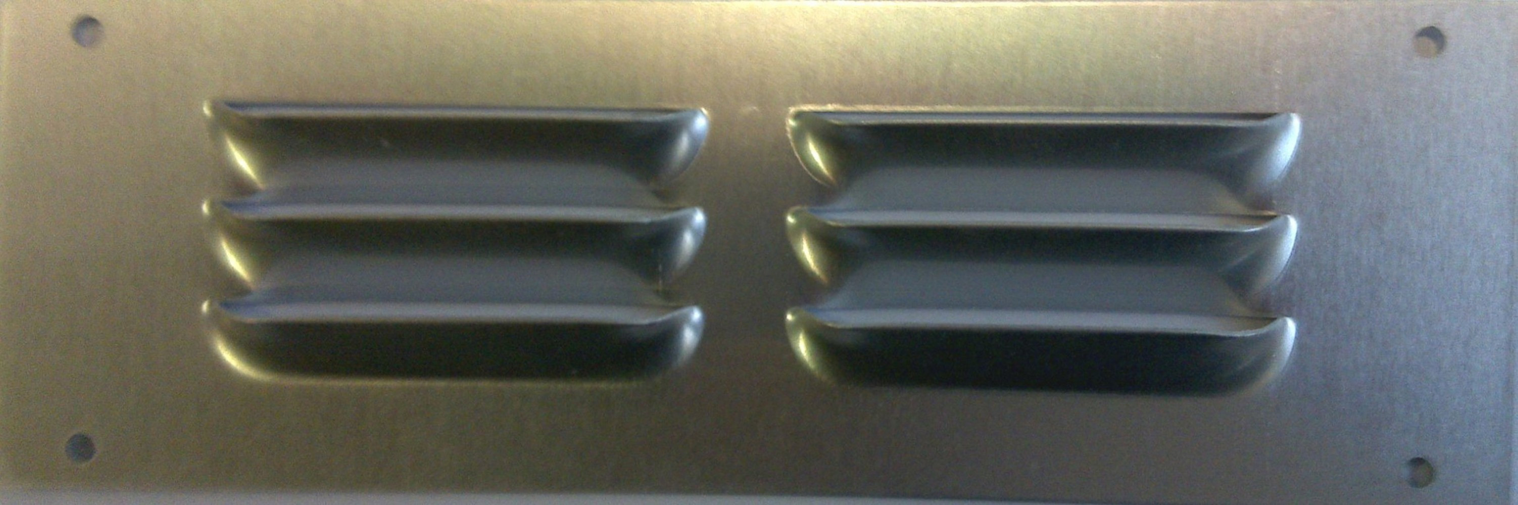 Grille d'aération aluminium anodisé, L.5 x l.14 cm
