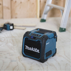 Enceinte bluetooth de chantier sans fil batterie */ secteur - 2,8 kg (Produit seul) de marque MAKITA, référence: B6954100