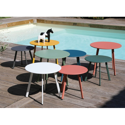 Table basse de jardin Massaï ø 45 cm en acier époxy - amande - PROLOISIRS