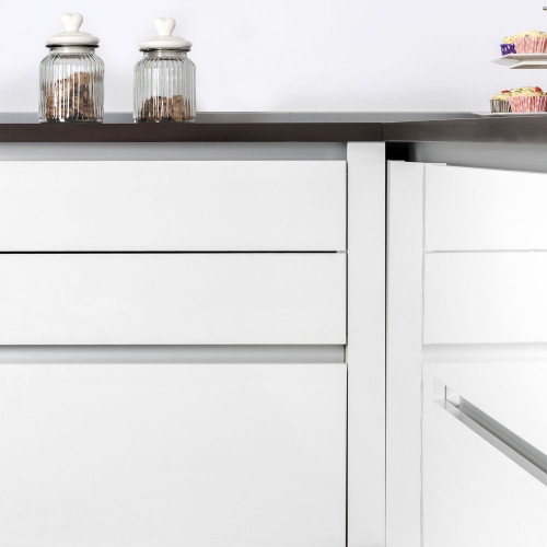 Kit Gola à profil central pour meubles de cuisine, Peint en blanc - EMUCA