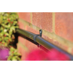 Attache murale en plastique pour tuyau d'alimentation d'irrigation 13mm (x12) - HOZELOCK