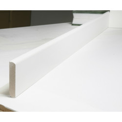 Plinthe médium (MDF) arrondie prépeint blanc, 14 x 80 mm, L.2.44 m de marque Centrale Brico, référence: B6437700