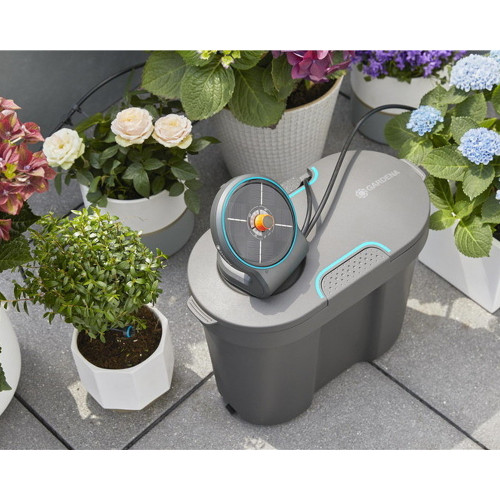 Solution d'arrosage automatique solaire AquaBloom avec réserve d'eau - GARDENA