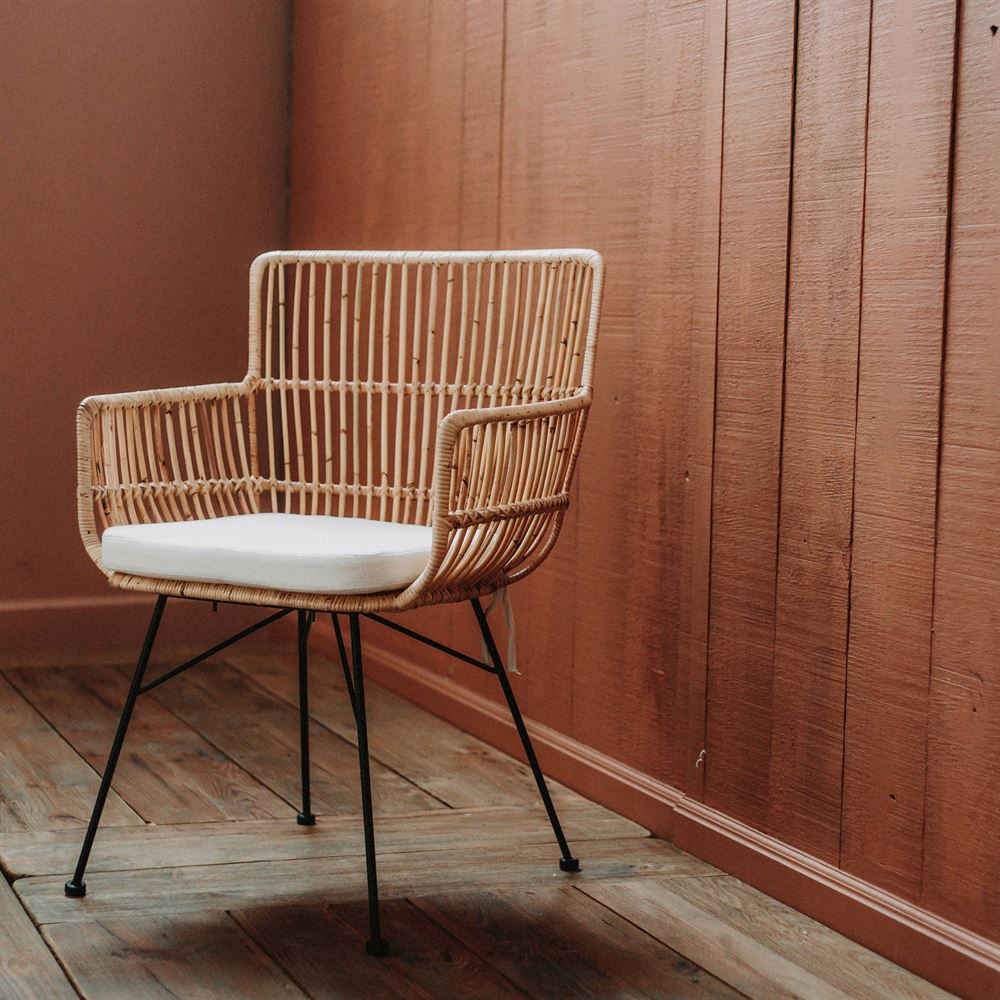 MWlab Chaise en rotin avec accoudoirs avec un style méditerranéen