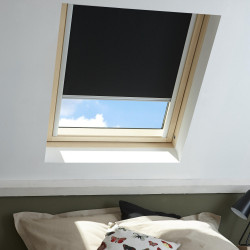 Store fenêtre de toit VELUX occultant manuel noir DKL MK04, cadre gris - VELUX