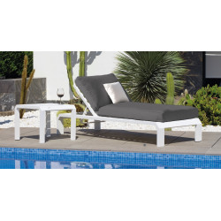Bain de soleil avec table d’appoint – ZAFIRO-12 – Structure aluminium anthracite – Coussin LUX blanc de marque HEVEA, référence: J9461000