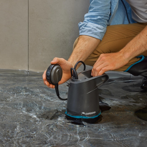 Pompe d’évacuation pour eaux claires 20000 BASIC – 20 000 l/h – Résidu 1 mm – Flotteur intégré - GARDENA