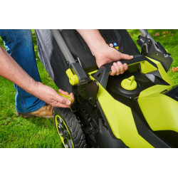 Tondeuse sur batterie 2700W 36V RYOBI Ry36lmxsp53b-160 l.53 cm - RYOBI