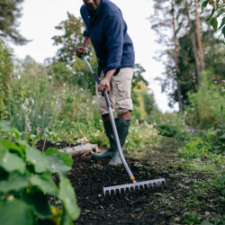 Râteau de jardin à manche courbe Ergonomic - FISKARS