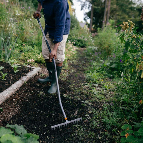 Râteau de jardin à manche courbe Ergonomic - FISKARS