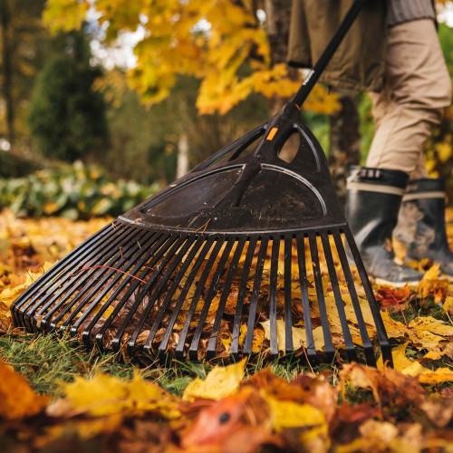 Balai à feuilles XL "Solid" manche métal - FISKARS