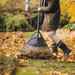 Balai à feuilles XL "Solid" manche métal - FISKARS