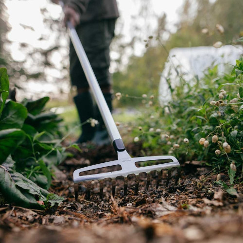 Rateau à massifs et rosiers Xact  - 10 dents manche alu - tête en acier - FISKARS