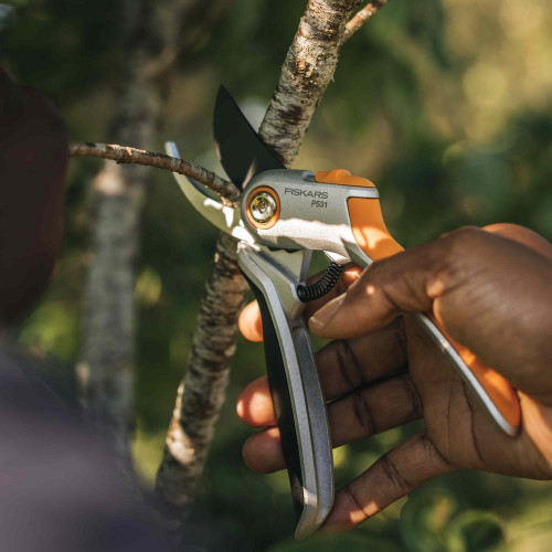 Sécateur Plus? à lame franche en métal P531 - Ø 24 mm - poignée FiberComp? - FISKARS
