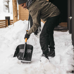 Pelle poussoir à neige télescopique  X-series  - poignée coudée en forme de D - FISKARS