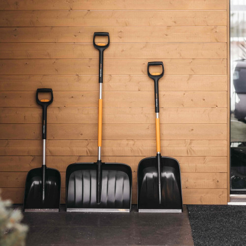 Pelle poussoir à neige télescopique  X-series  - poignée coudée en forme de D - FISKARS