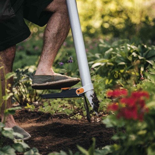 Plantoir à bulbes sur pied Xact - 50 mm de large - profondeur jusqu'à 150 mm - FISKARS