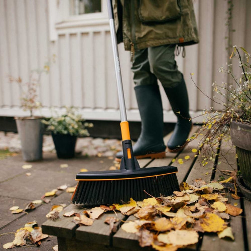 Balai Ergonomic - FISKARS