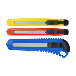 Cutter tout plastique Pack de 3 cutters (9 mm x2 + 18 mm x1) de marque AXIAN, référence: B9653200