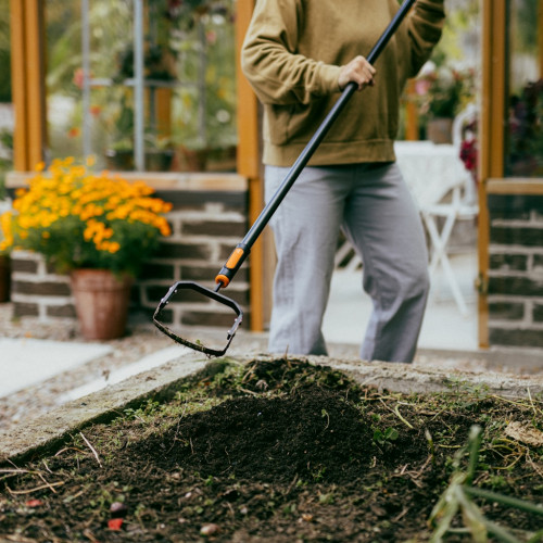 Grattoir de désherbage Fiskars OneClick 15,6 cm - désherbage de surface - FISKARS