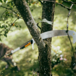 Scie à branches - OneClick 62,1 cm - taille des branches hautes - FISKARS