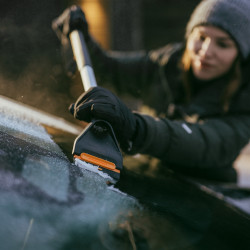 Brosse à neige - Plus 76 cm - grattoir à glace voiture - FISKARS