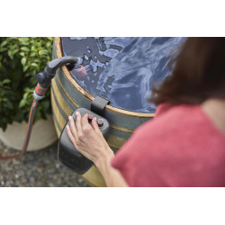 Pompe pour collecteur d’eau de pluie 18 V 2400 l/h - kit prêt à l’emploi avec batterie - GARDENA