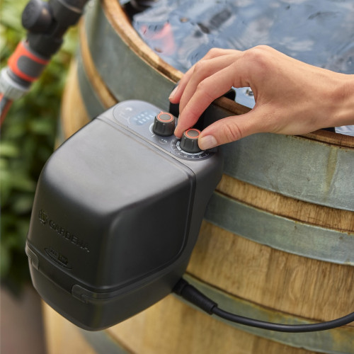 Pompe pour collecteur d’eau de pluie 18 V 2400 l/h - kit prêt à l’emploi avec batterie - GARDENA