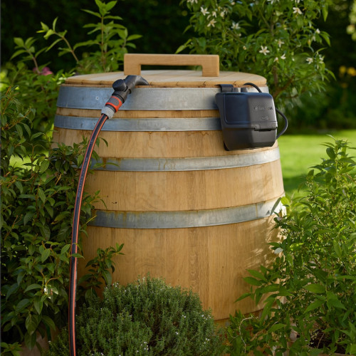 Pompe pour collecteur d’eau de pluie 18 V 2400 l/h - kit prêt à l’emploi avec batterie - GARDENA