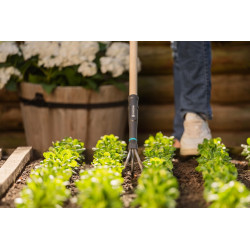 Griffe piocheuse 9 cm - PureLine - manche bois FSC et dents acier - GARDENA