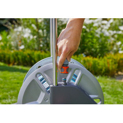 Dévidoir sur roues AquaRoll M Metal équipé - GARDENA