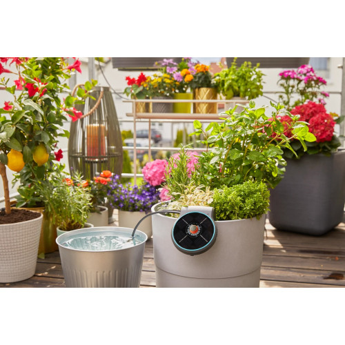 Solution d'arrosage automatique solaire aquaBloom - GARDENA