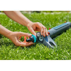 Arroseur oscillant AquaZoom M - arrosage 9 à 250 m² - portée 3 à 18 m - largeur 3 à 14 m - GARDENA