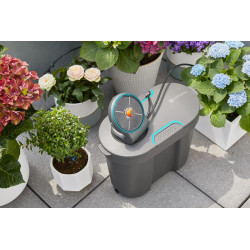 Solution d'arrosage automatique solaire AquaBloom avec réserve d'eau - GARDENA