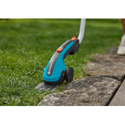 Kit cisaille à gazon ClassicCut Li + manche télescopique + roues - Coupe 8 cm - GARDENA