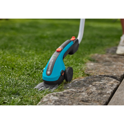 Kit cisaille à gazon ClassicCut Li + manche télescopique + roues - Coupe 8 cm - GARDENA